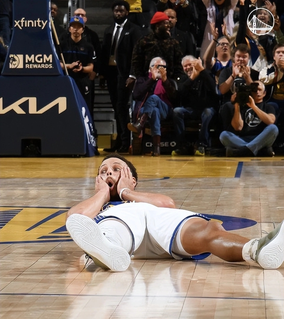 包含库里重返赛场，比赛局势复杂首场状态出色，美国队观众沸腾！比赛高潮迭起的词条