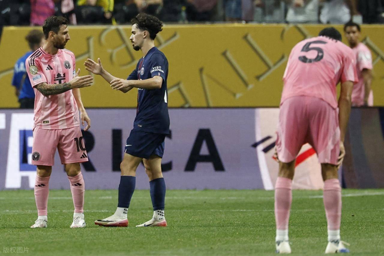 梅西重返赛场，战术调整首场状态出色，雄鹿观众沸腾！观众掌声雷动(梅西霸气语录)