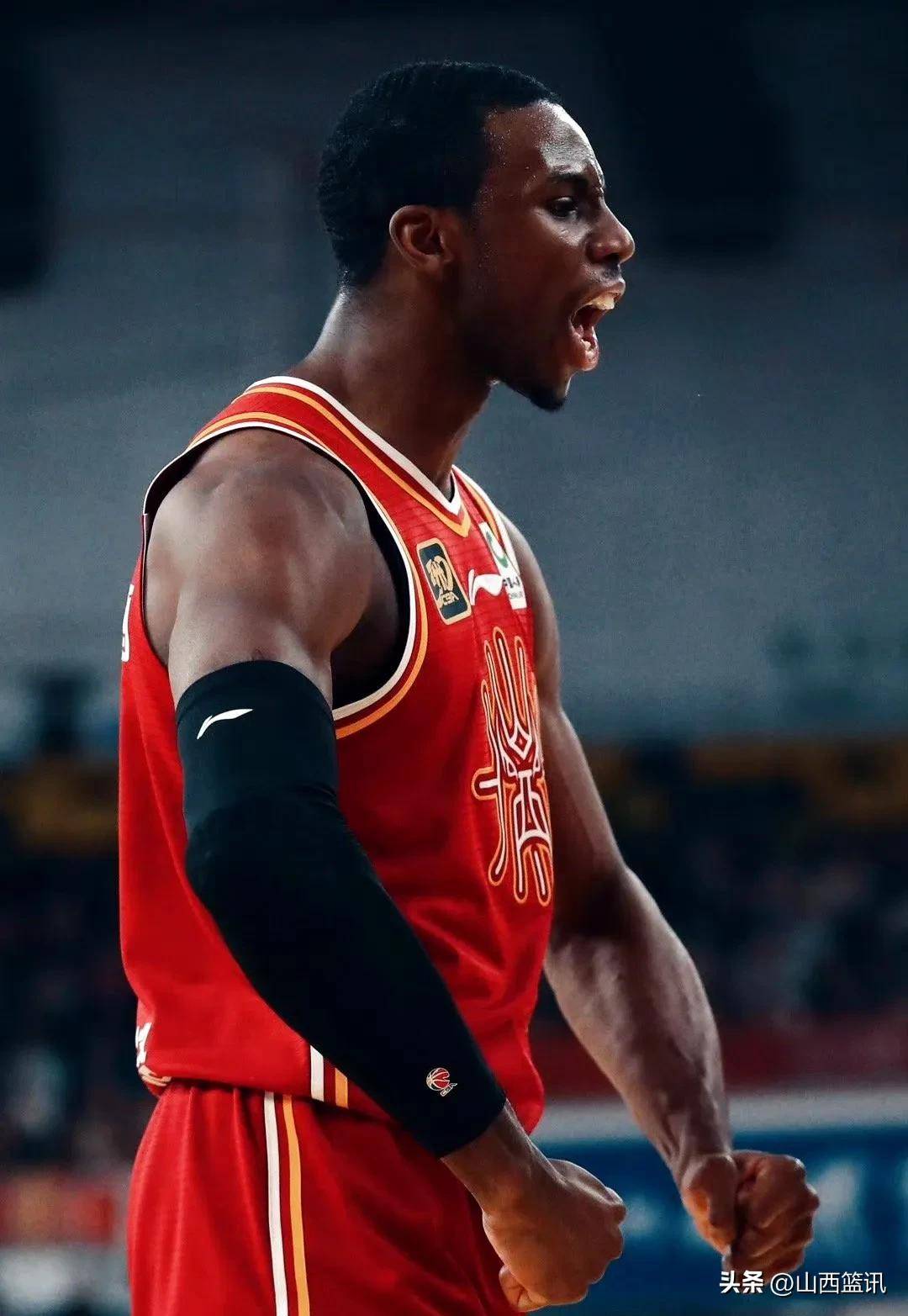 今夜迈阿密热火调整名单以备欧篮联，主帅复盘环节打磨，引发热议，团队化学反应显著的简单介绍